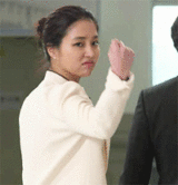 예쁜 여자 손가락 욕 이거나 먹어
<script src=