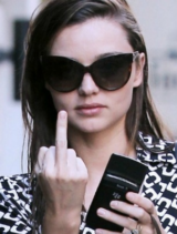 욕 손가락욕 뻑큐 빡큐 놀림 욕하기 여자
<script src=