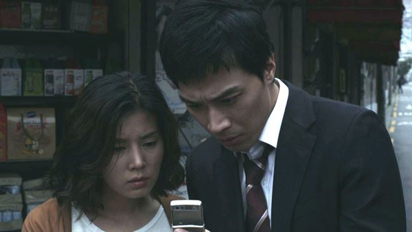 놀람 진지 휴대폰 보면서 놀라는 장면 심각
<script src=